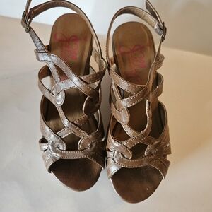 Elegant Tan Strappy Sandals